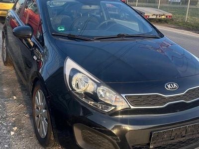 Second-hand Kia Rio Edition 7 75 CP (55 kW) 2013 Negru Berlinǎ