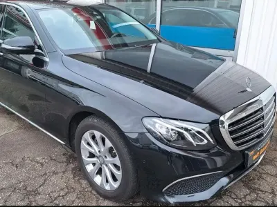 Gebraucht Mercedes E220 194 PS (142 kW) 2016 Schwarz Limousine