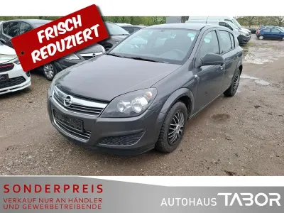 Używany Opel Astra Selection 90 KM (66 kW) 2009 Szary Sedan/Limuzyna