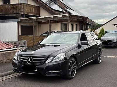 Gebraucht Mercedes E200 Avantgarde 136 PS (100 kW) 2011 Schwarz Kombi