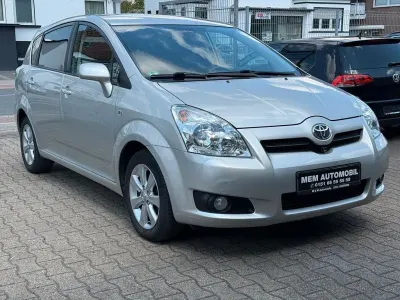 Gebraucht Toyota Corolla Verso Executive 129 PS (94 kW) 2009 Silver metallic Van / Kleinbus