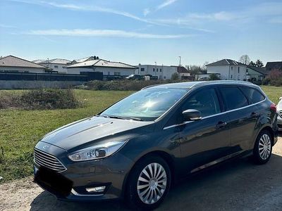 Gebraucht Ford Focus Titanium 125 PS (91 kW) 2018 Grau Kombi