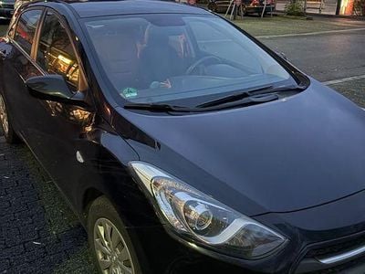 Schwarz Gebraucht 2016 Hyundai i30 Select Limousine | 8.300 € (Fairer Preis)