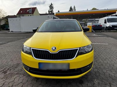 Usata Skoda Rapid Elegance 105 CV (77 kW) 2014 Giallo Utilitaria