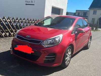 Gebraucht Kia Rio 90 PS (66 kW) 2016 Rot Kleinwagen
