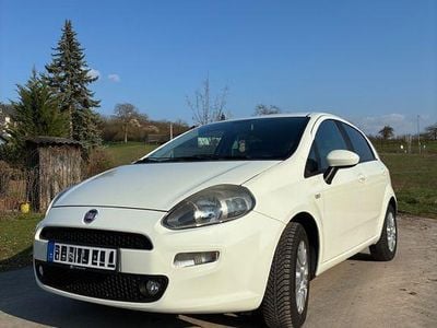Gebraucht Fiat Punto Lounge 77 PS (56 kW) 2013 Weiß Kleinwagen