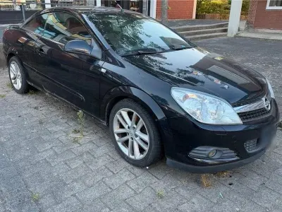 Gebraucht Opel Astra 2011 Schwarz Cabrio