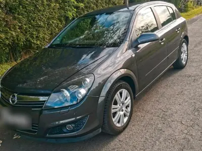 Usata Opel Astra 100 CV (73 kW) 2009 Argento Utilitaria