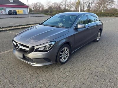 Gebraucht Mercedes CLA220 Shooting Brake 177 PS (130 kW) 2018 Grau Kombi