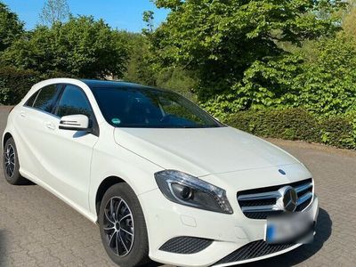 gebraucht Mercedes A180 Urban mit Panorama-Dach, Rückfahrtkamera