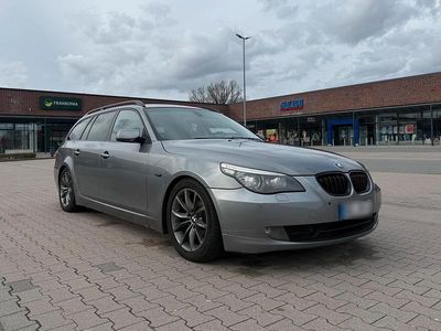 Gebraucht BMW 530 235 PS (172 kW) 2008 Grau Kombi