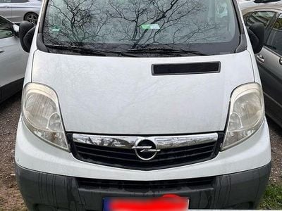 Second-hand Opel Vivaro 114 CP (83 kW) 2007 Alb Monovolum