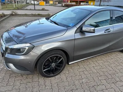 Gebraucht Mercedes A200 136 PS (100 kW) 2015 Grau Limousine