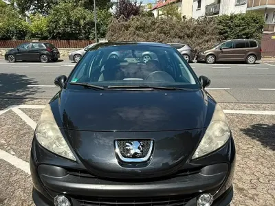 Gebraucht Peugeot 207 Urban Move 95 PS (69 kW) 2009 Schwarz Limousine