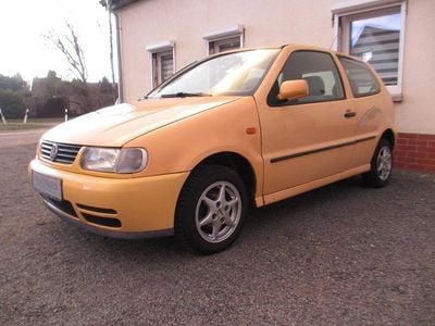Second-hand VW Polo 54 CP (39 kW) 1994 Portocaliu Hatchback