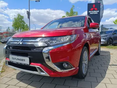 Gebraucht Mitsubishi Outlander P-HEV Basis 135 PS (99 kW) 2019 Rot SUV