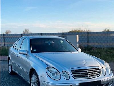 Usata Mercedes E220 150 CV (110 kW) 2004 Argento Berlina