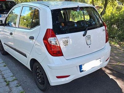 Gebraucht Hyundai i10 Edition 69 PS (50 kW) 2013 Weiß Kleinwagen
