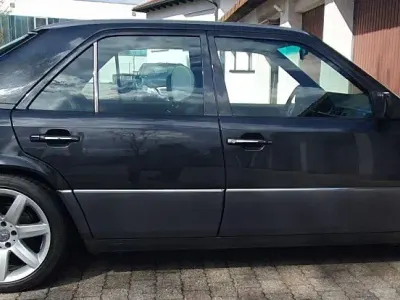 Brugt Mercedes 300 113 HK (83 kW) 1992 Sort Sedan