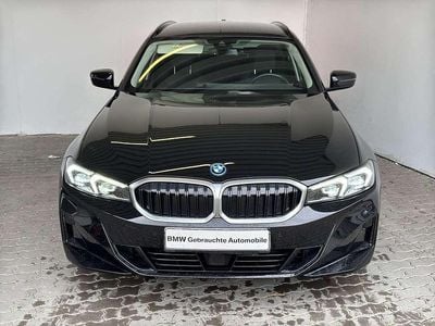 Schwarz Gebraucht 2022 BMW 320e Sport Line Kombi | 27.389 € (Guter Preis)
