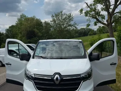 Gebraucht Renault Trafic 150 PS (110 kW) 2022 Weiß Van / Kleinbus
