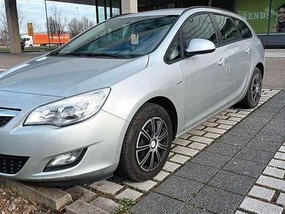 Gebraucht Opel Astra Design Edition 140 PS (102 kW) 2011 Silber Kombi