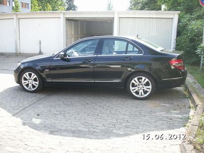Schwarz Gebraucht 2009 Mercedes C200 Limousine | 21.500 €