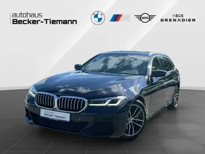 Gebraucht BMW 530 M Sport 286 PS (210 kW) 2023 M carbonschwarz Kombi