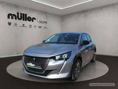 Gebraucht Peugeot e-208 Allure 100 kW (136 PS) 2022 Artense grau Kleinwagen