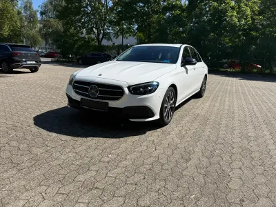 Gebraucht Mercedes E220 200 PS (147 kW) 2022 Weiß Limousine