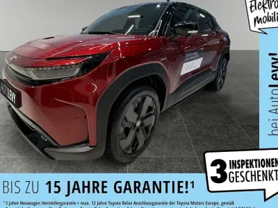 Neu Toyota Urban Cruiser Lounge 128 kW (175 PS) 2026 Opulent red metallic / black SUV