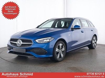 Metalliclack spektralblau Gebraucht 2025 Mercedes C300e Kombi | 42.590 € (Guter Preis)