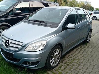 Usata Mercedes B200 140 CV (102 kW) 2009 Argento Monovolume