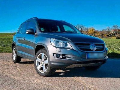 Gebraucht VW Tiguan Track & Field 140 PS (102 kW) 2010 Grau SUV