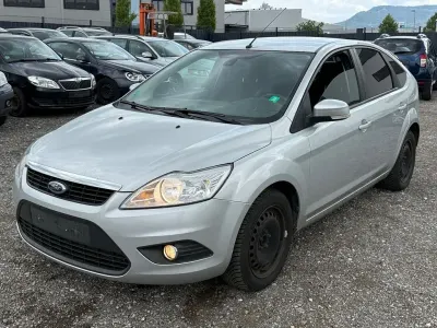 Gebraucht Ford Focus 109 PS (80 kW) 2010 Silber Limousine