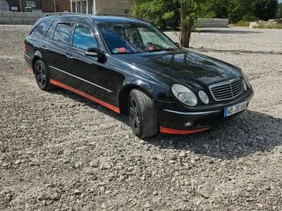 Gebraucht Mercedes E220 Avantgarde 150 PS (110 kW) 2005 Schwarz Limousine