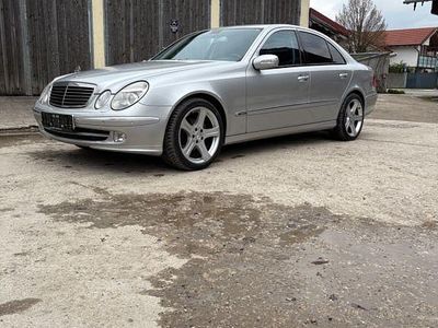 Gebraucht Mercedes E240 Avantgarde 177 PS (130 kW) 2003 Silber Limousine