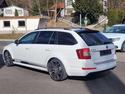 Gebraucht Skoda Octavia Ambition 140 PS (102 kW) 2014 Weiß Kleinwagen