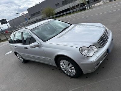 Second-hand Mercedes 220 143 CP (105 kW) 2003 Argintiu Break