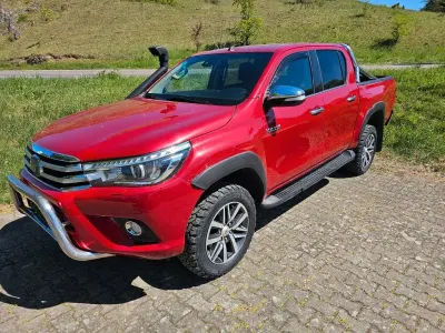 Używany Toyota HiLux 150 KM (110 kW) 2018 Czerwony Pickup