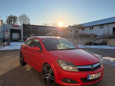 Rot Gebraucht 2006 Opel Astra GTC Limousine | 1.600 € (Guter Preis)
