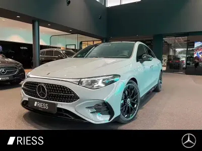 Gebraucht Mercedes CLA200 AMG line 184 PS (135 kW) 2026 Aquamint uni Coupé