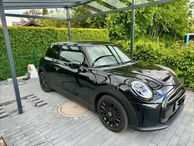 Käytetty Mini Cooper SE Classic 135 kW (184 HP) 2023 Musta Viistoperä
