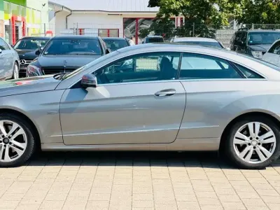 Gebraucht Mercedes E300 Elegance 252 PS (185 kW) 2011 Palladiumsilber  metalliclack Coupé