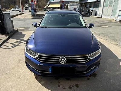 Gebraucht VW Passat 150 PS (110 kW) 2017 Blau Kombi