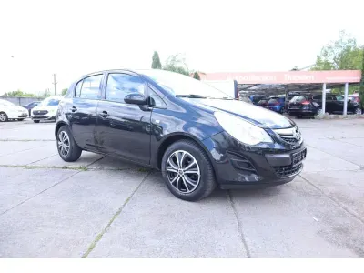 Używany Opel Corsa Edition 69 KM (50 kW) 2012 Czarny Hatchback