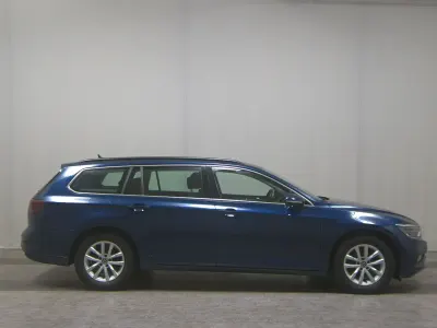 Gebraucht VW Passat Business 150 PS (110 kW) 2022 Blau Kombi