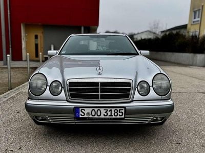 Second-hand Mercedes E230 Elegance 150 CP (110 kW) 1996 Berlinǎ