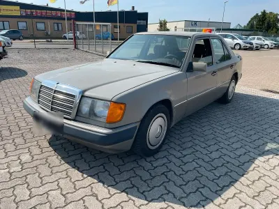 Gebraucht Mercedes E230 132 PS (97 kW) 1992 Limousine
