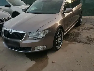 Gebraucht Skoda Superb 170 PS (125 kW) 2010 Braun Kombi